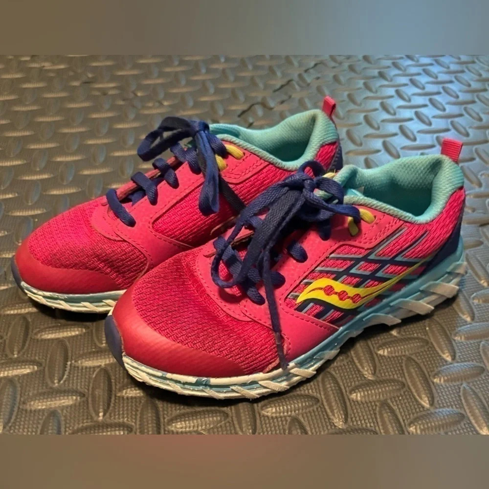 Saucony Wind 2.0 Kids Running Sneakers Gently Worn Pink Lace Leather Mesh Sz 1